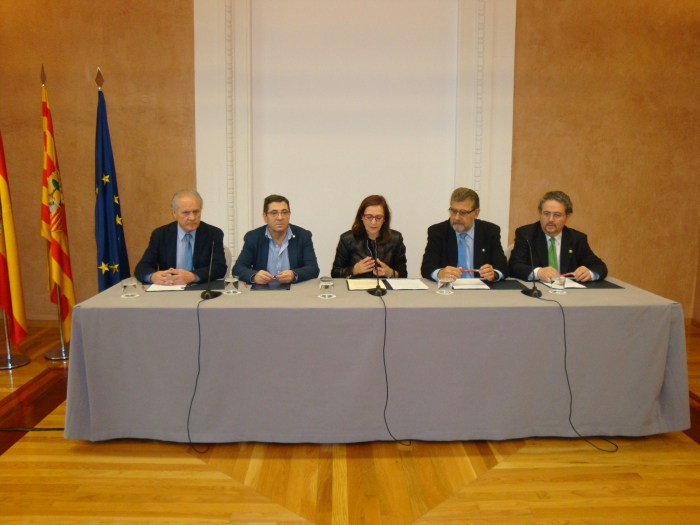 El convenio se ha firmado en la sala Ricardo Magdalena de la Diputación de Zaragoza